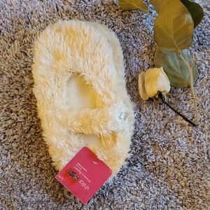 Fluffy Cream Lounge Slippers